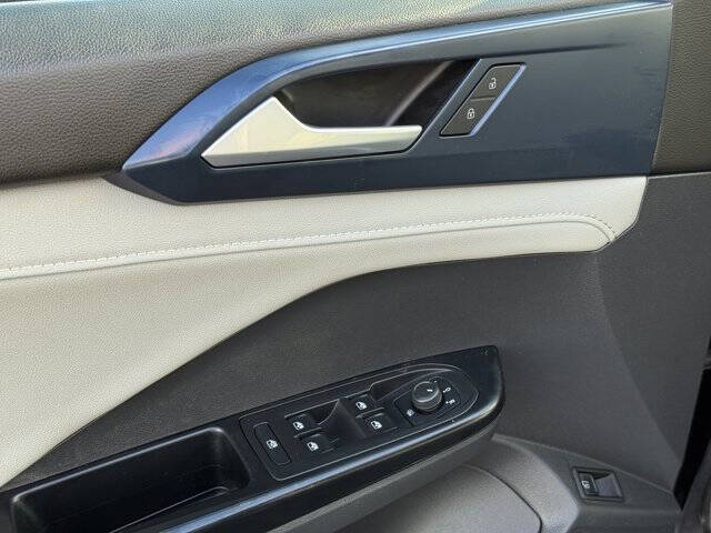 2024 Volkswagen Taos SE