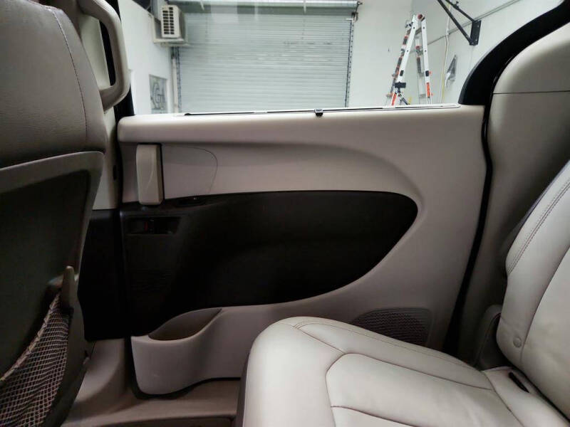 2017 Chrysler Pacifica Touring-L