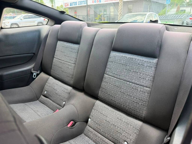 2006 Ford Mustang V6 Standard