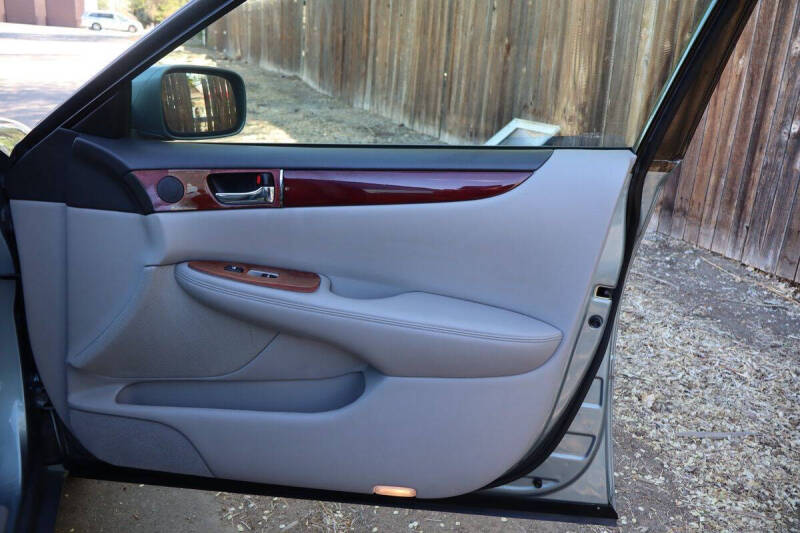 2004 Lexus ES 330