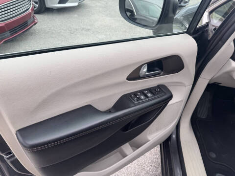 2017 Chrysler Pacifica LX