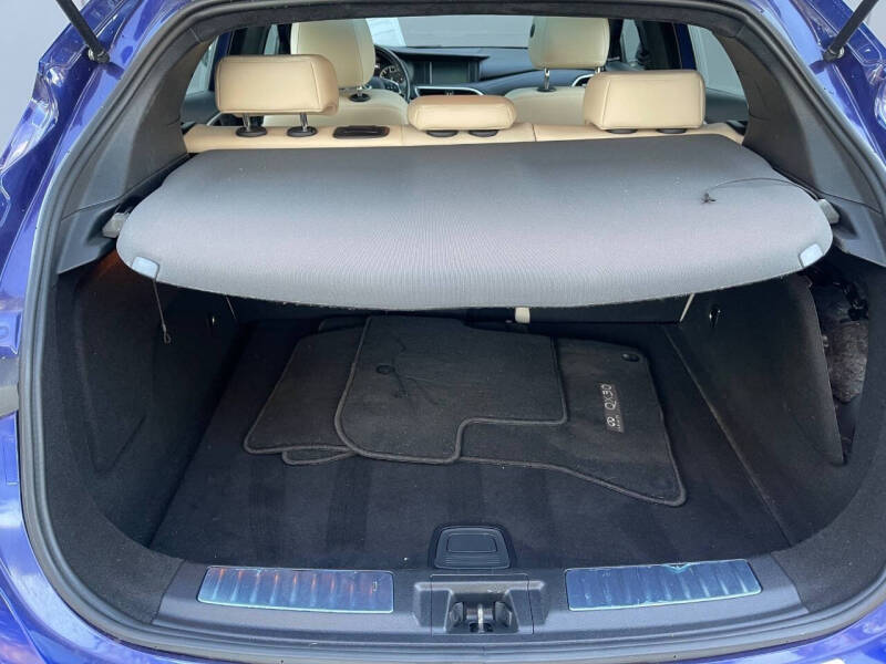 2017 Infiniti QX30 Premium