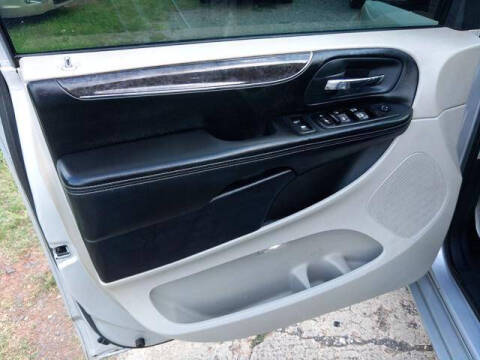 2011 Chrysler Town and Country Touring-L