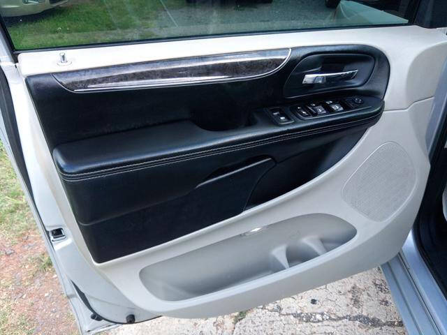 2011 Chrysler Town and Country Touring-L