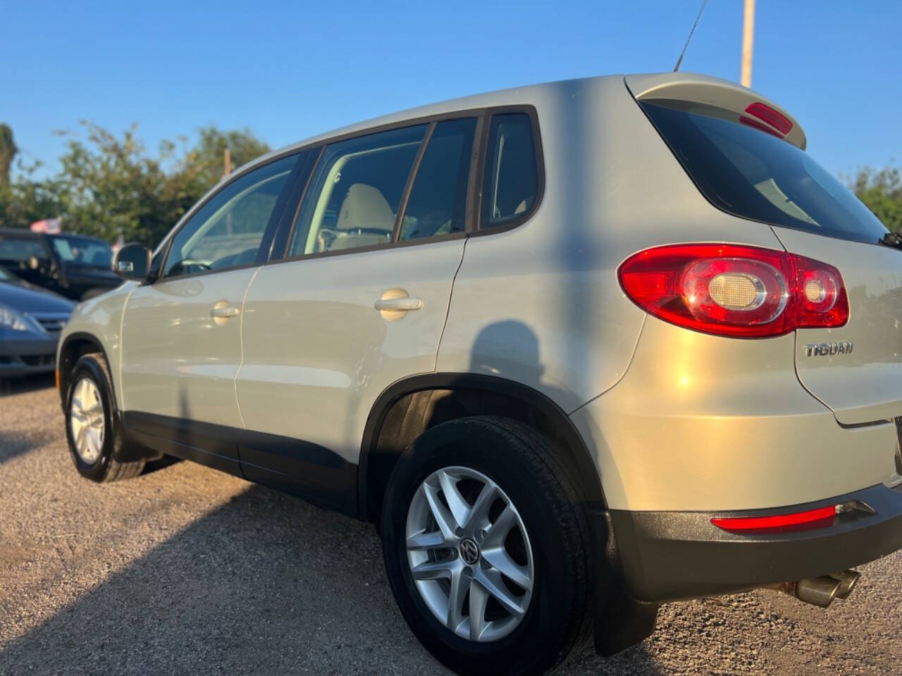 2011 Volkswagen Tiguan for sale at J-R Auto Sales LLC in Houston, TX