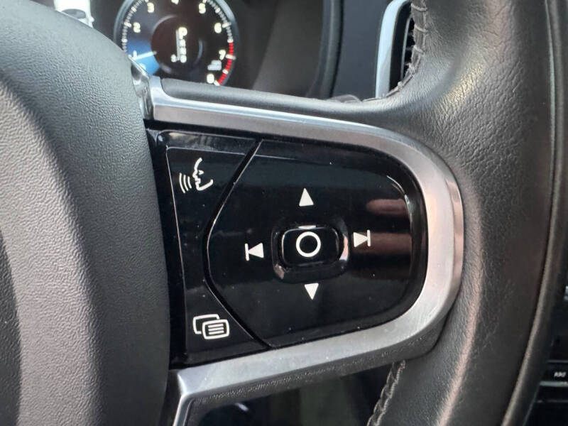 2017 Volvo XC90 T6 Momentum