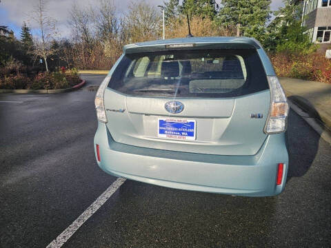 2013 Toyota Prius v Two