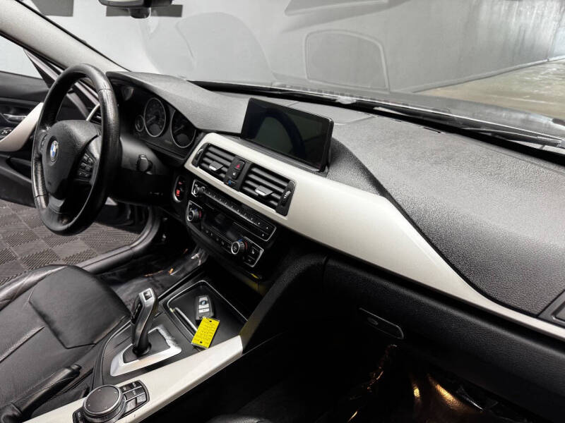 2018 BMW 3 Series 320i xDrive