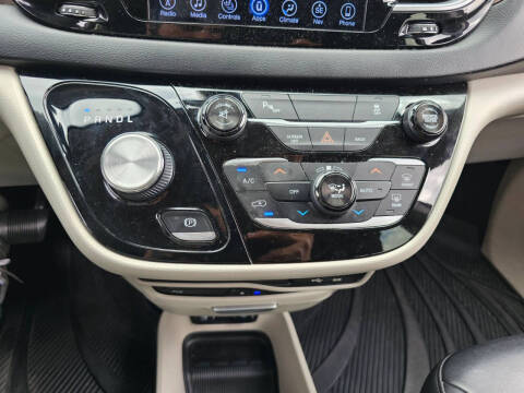 2017 Chrysler Pacifica Touring-L Plus