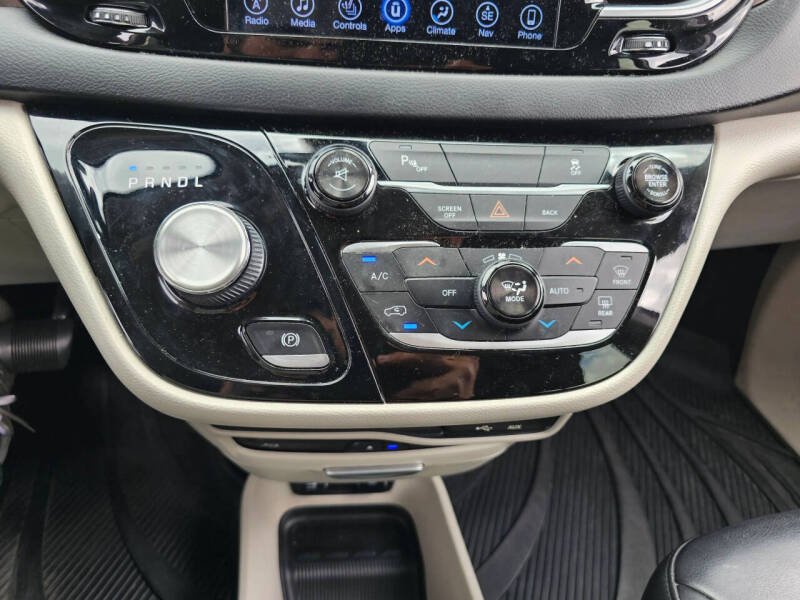 2017 Chrysler Pacifica Touring-L Plus