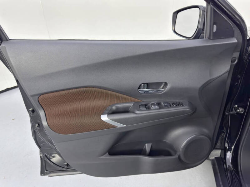 2022 Nissan Kicks SR