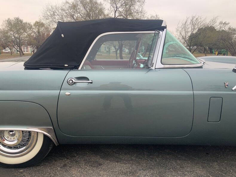 1956 Ford Thunderbird