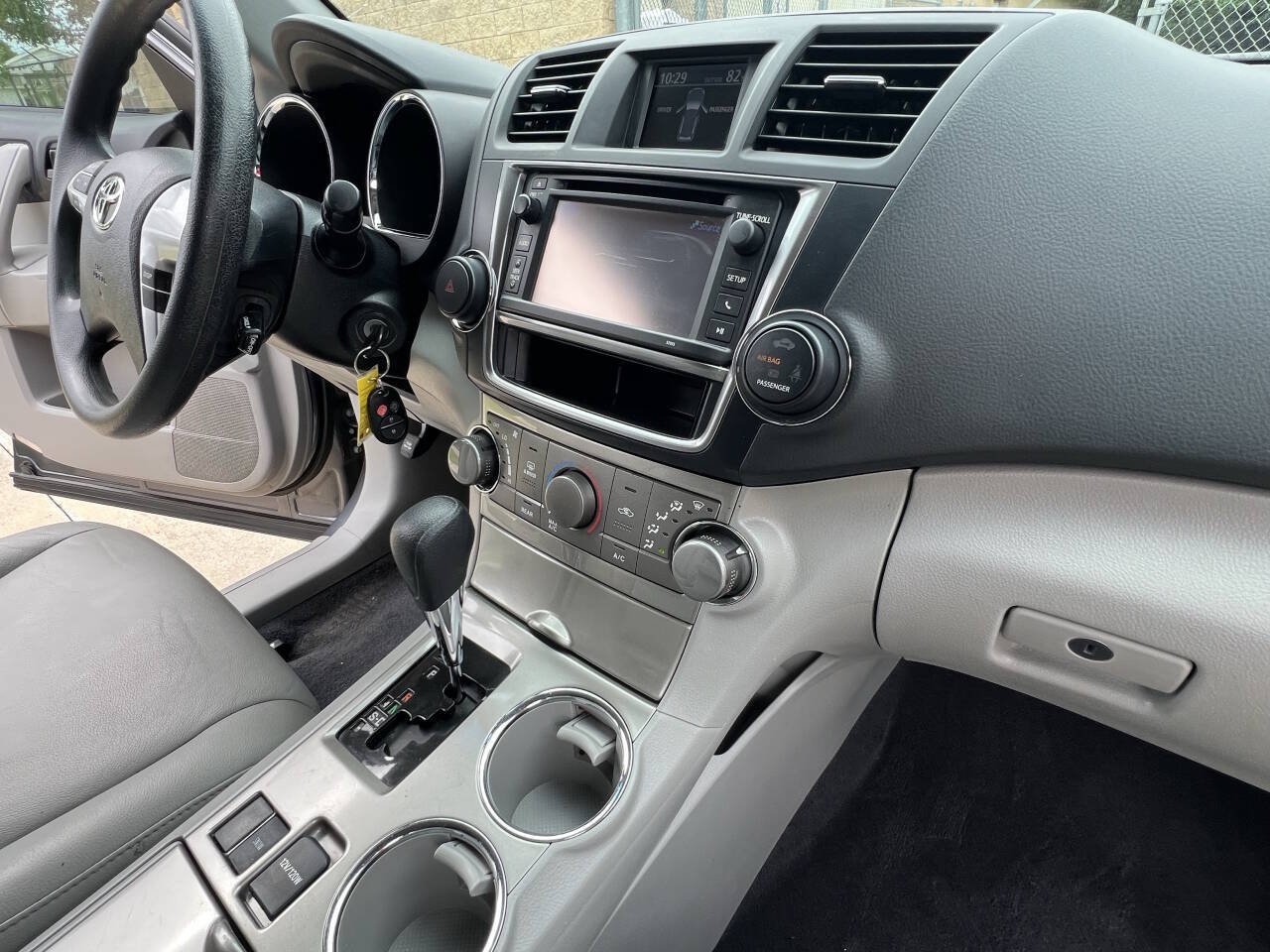 Used Car 2013 Toyota Highlander  Plus 4dr Suv (2.7l L4) For Sale Under $12,000 In Austin, Texas