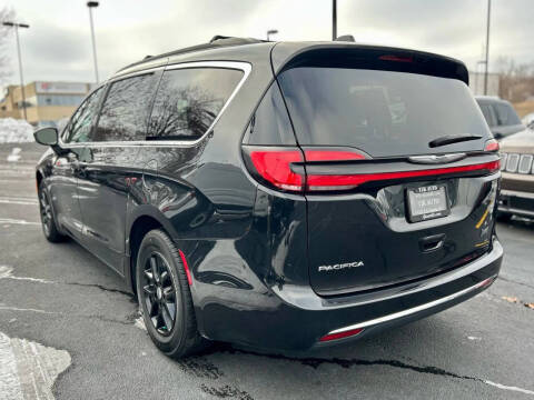 2022 Chrysler Pacifica Touring L