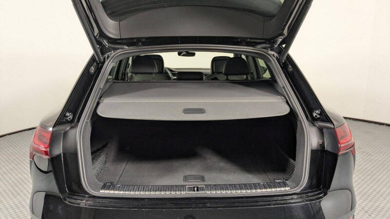 2022 Audi e-tron quattro Premium