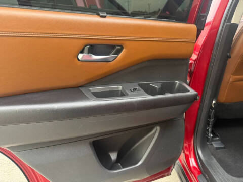 2023 Nissan Pathfinder Platinum