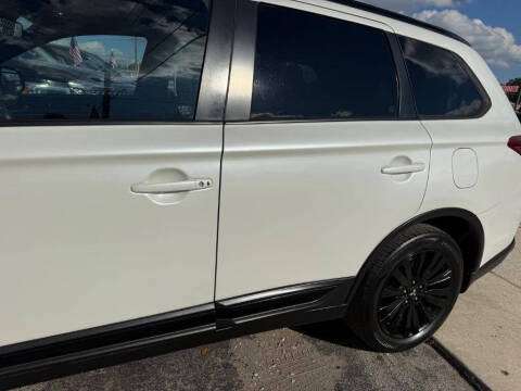 2020 Mitsubishi Outlander LE