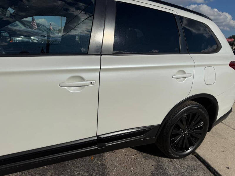 2020 Mitsubishi Outlander LE