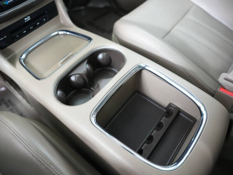 2014 Chrysler Town and Country Touring-L