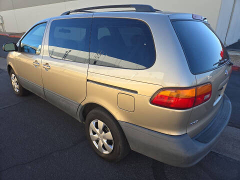 2000 Toyota Sienna LE