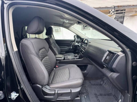 2025 Nissan Pathfinder SV