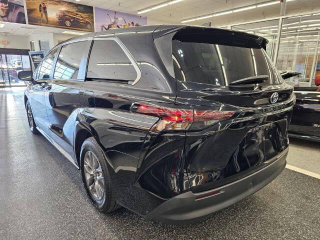 2023 Toyota Sienna LE 8-Passenger