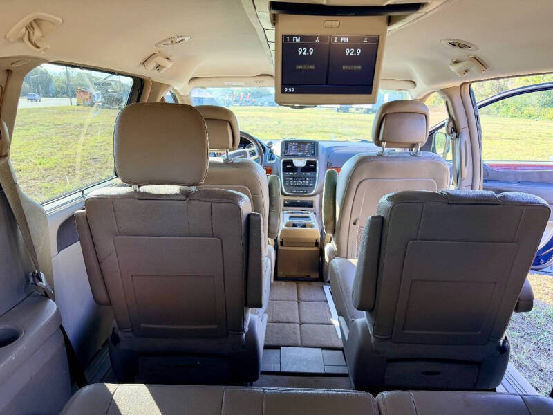 2015 Chrysler Town and Country Touring-L