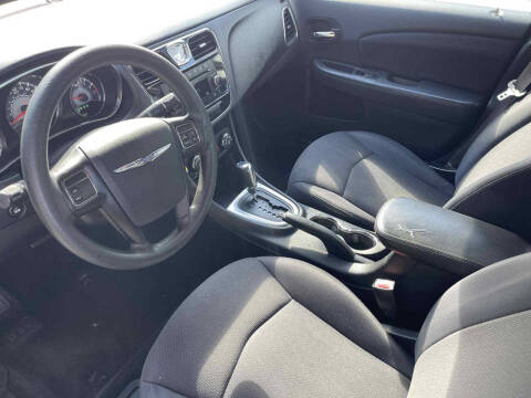 2014 Chrysler 200 LX