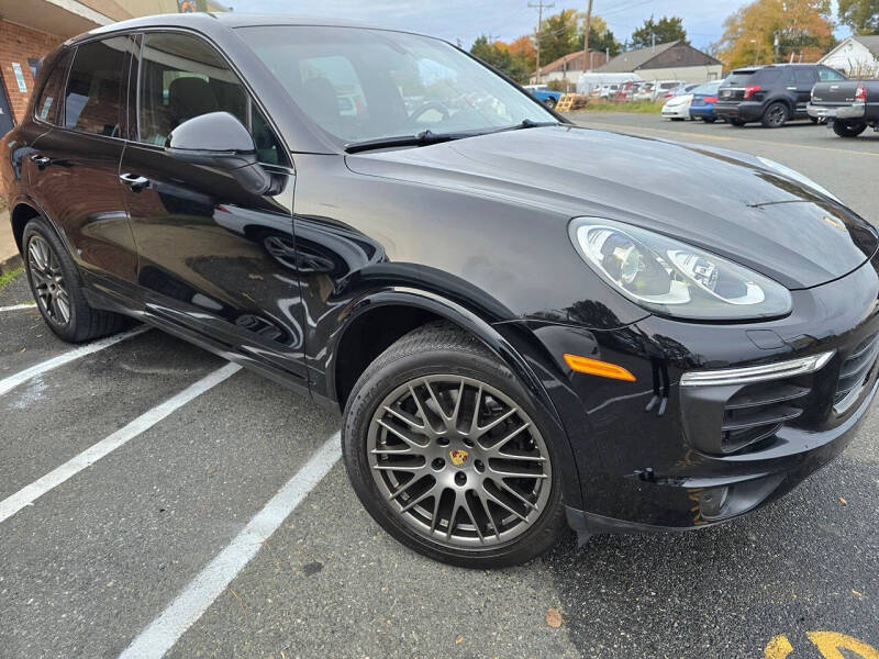 2017 Porsche Cayenne Platinum Edition