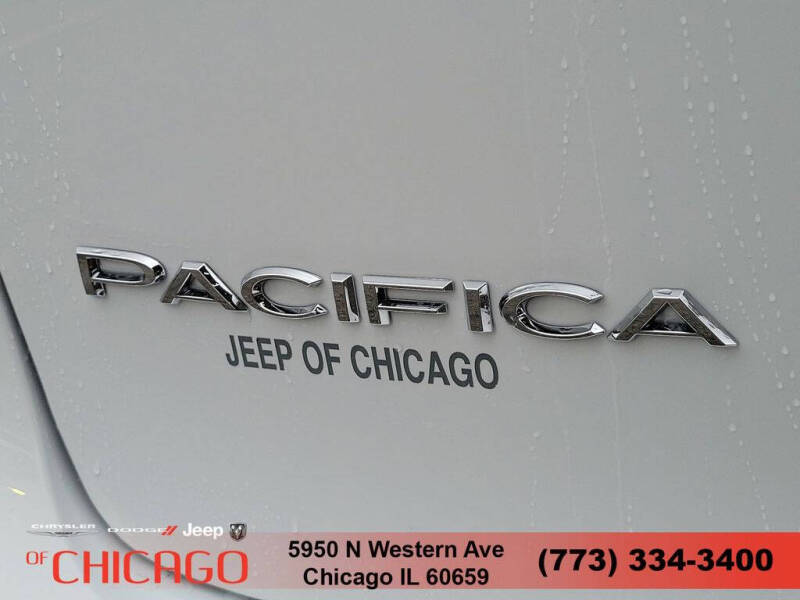 2026 Chrysler Pacifica Select