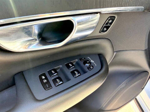 2020 Volvo XC90 T5 Momentum