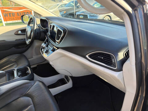 2017 Chrysler Pacifica Touring-L