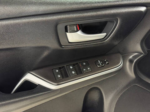 2017 Toyota Camry SE