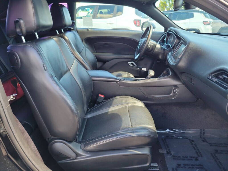 2015 Dodge Challenger SXT Plus