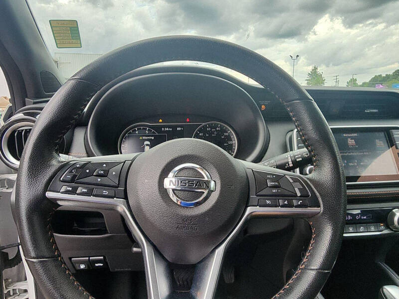 2020 Nissan Kicks SR