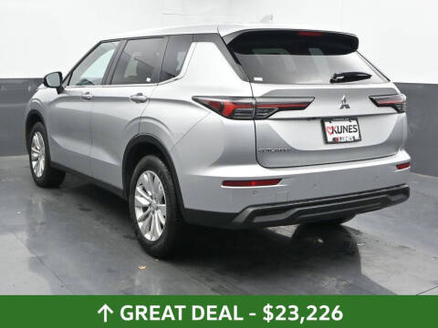 2025 Mitsubishi Outlander ES