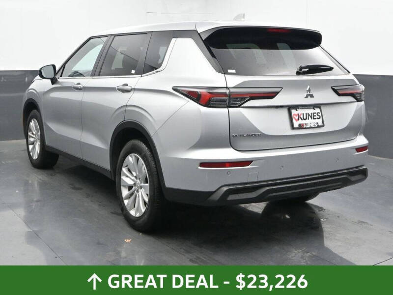 2025 Mitsubishi Outlander ES