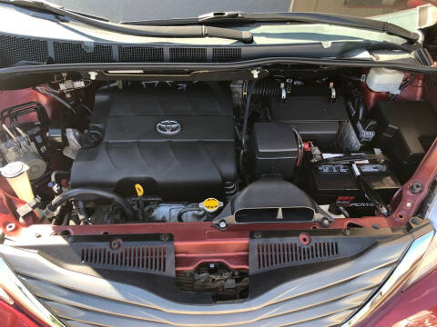 2012 Toyota Sienna XLE 8-Passenger