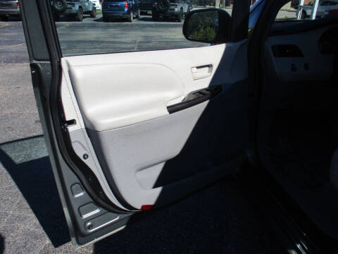 2011 Toyota Sienna LE 7-Passenger