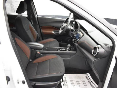 2023 Nissan Kicks SR