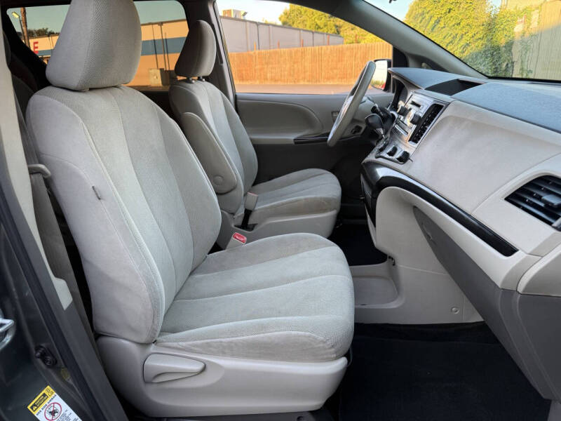 2012 Toyota Sienna Base 7-Passenger