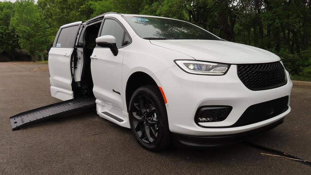 New Chrysler Pacifica For Sale In Springdale, AR - Carsforsale.com®