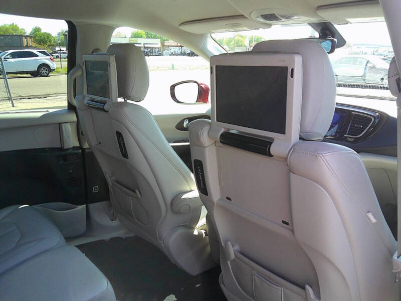 2017 Chrysler Pacifica Touring-L Plus