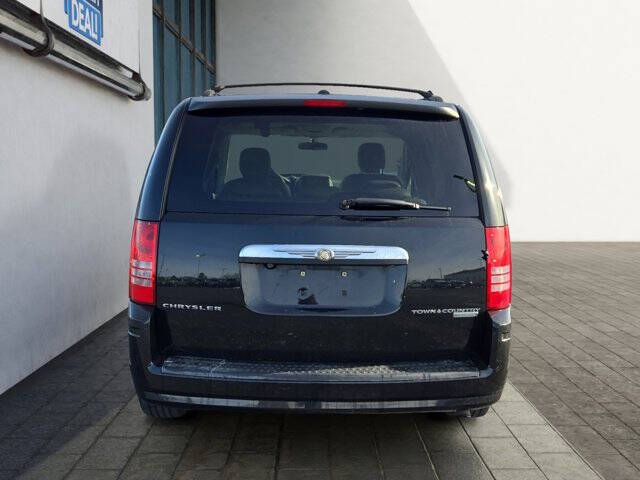 2009 Chrysler Town and Country Touring