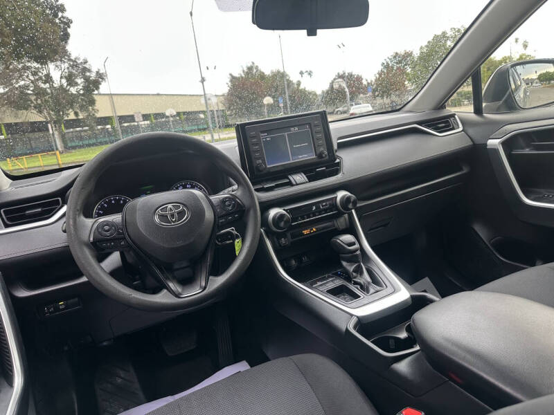 2019 Toyota RAV4 LE