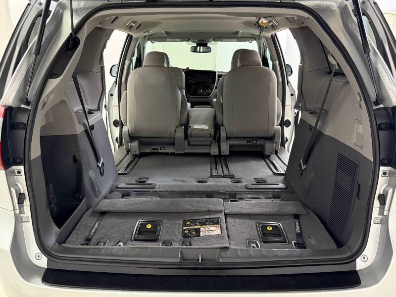 2020 Toyota Sienna XLE Premium 8-Passenger