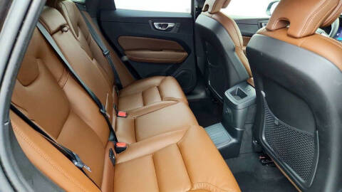2024 Volvo XC60 Recharge T8 Ultimate Dark Theme