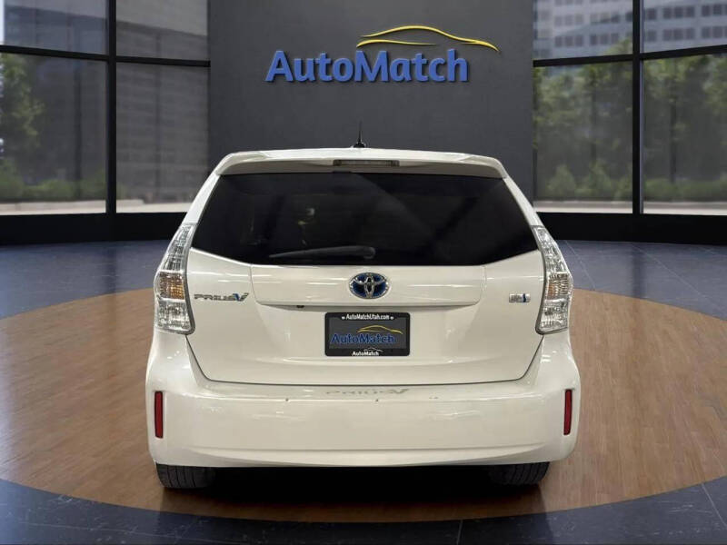 2013 Toyota Prius v Five