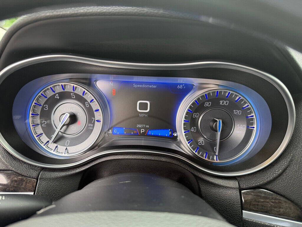 2019 Chrysler 300 25