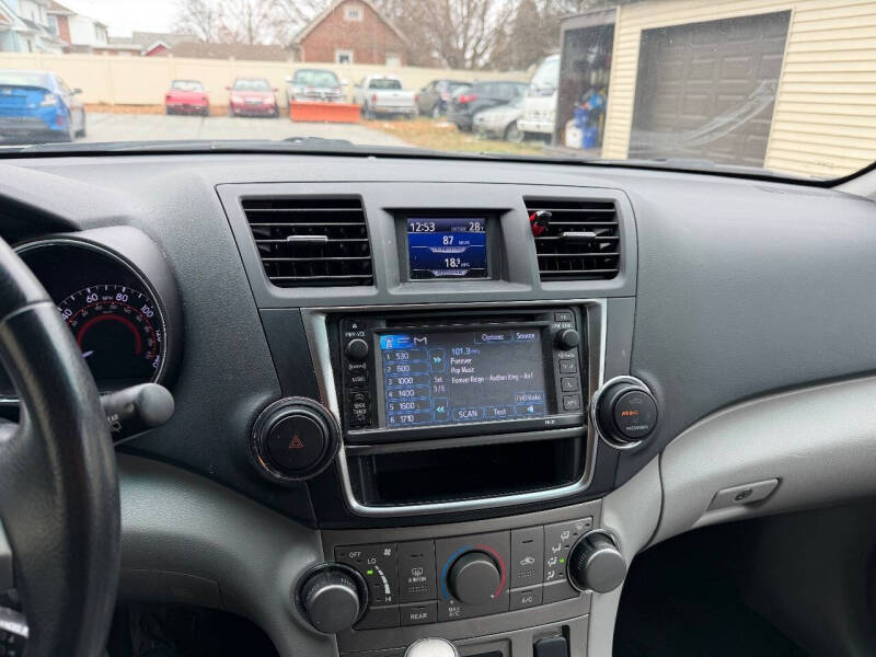 2013 Toyota Highlander SE